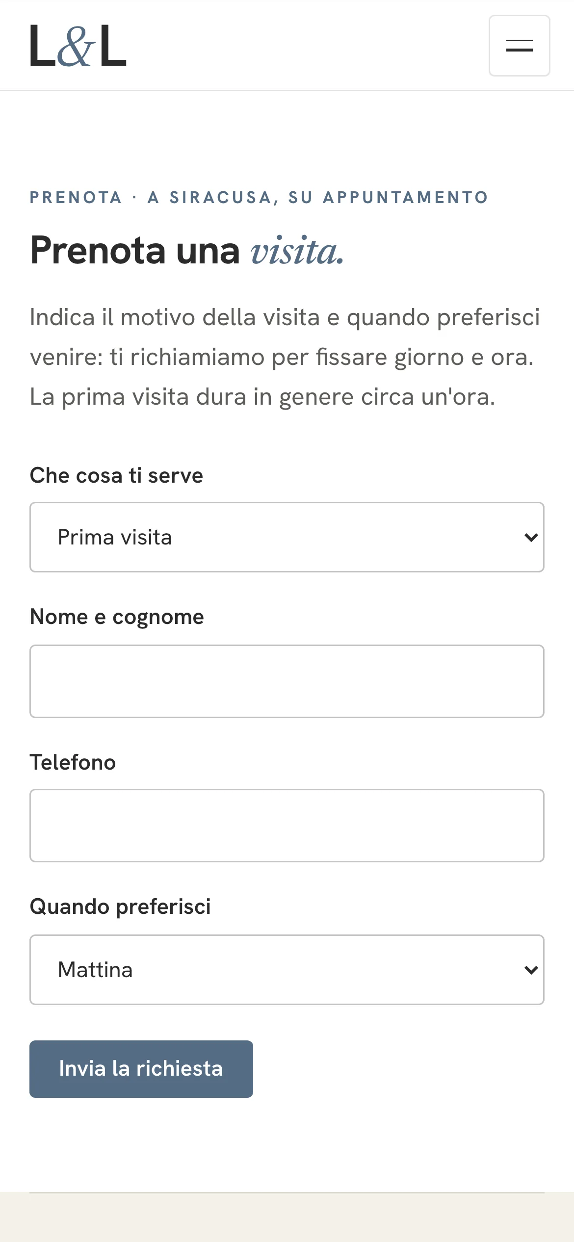 Il modulo di prenotazione sul telefono: motivo, nome, telefono e fascia oraria