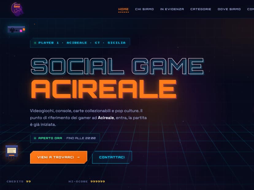 Home del sito Social Game: la scritta «Social Game Acireale» in stile sala giochi, lo stato del negozio e i pulsanti «Vieni a trovarci» e «Contattaci»